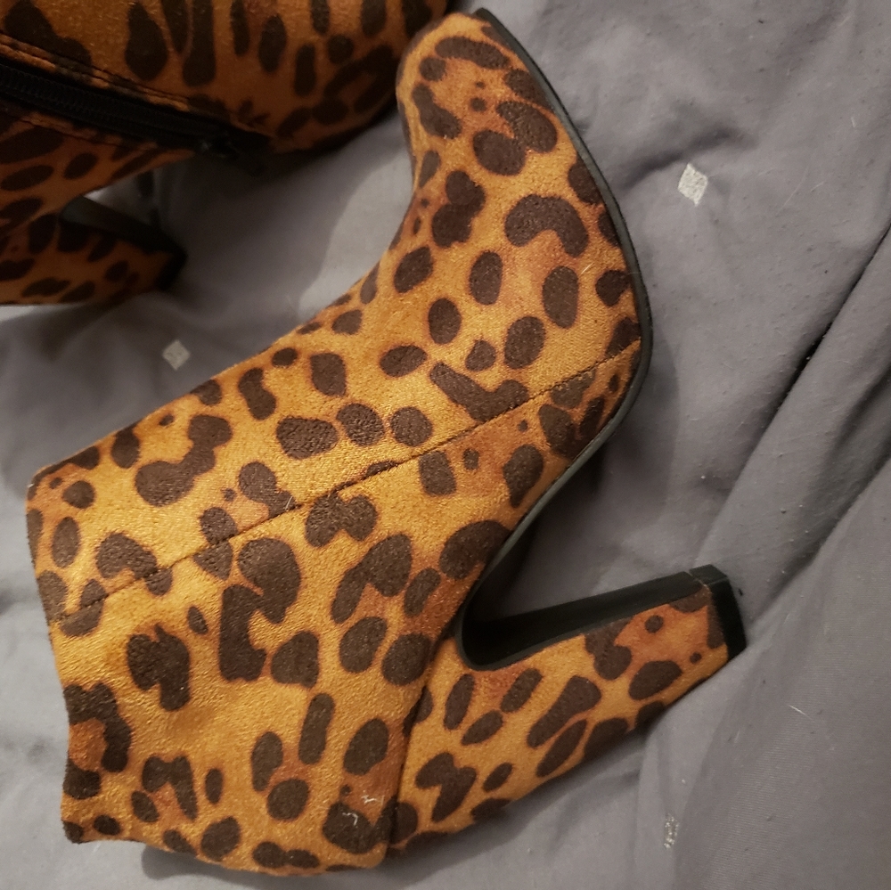 Brand New Bamboo Leopard print Bootie - Picture 3 of 4